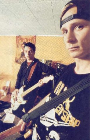 Mike Dirnt & Billie Joe in their Oakland garage (DC Collection)