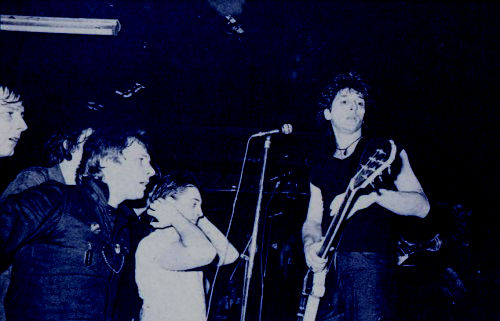 Mr Thunders entertains his fans 1977- Chalkie Davies (DC Collection)