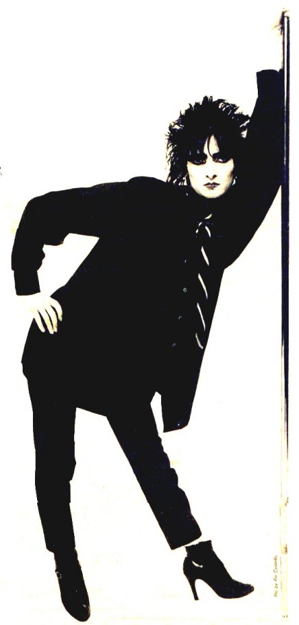 Siouxsie ready to pot the black (Fin Costello) - DC Collection